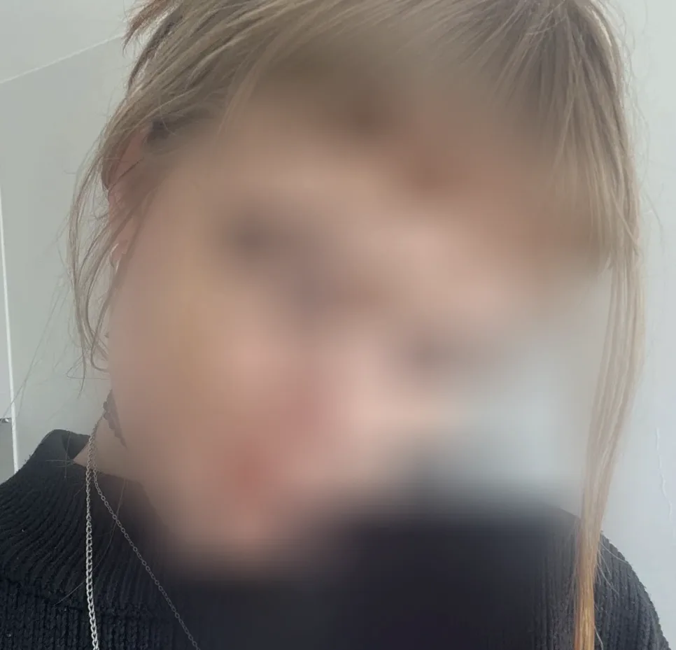 Ángela, 19 años